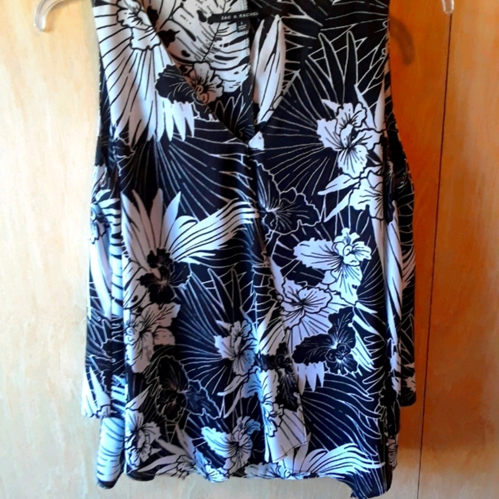 Zac & Rachel black and white, light and flowy top